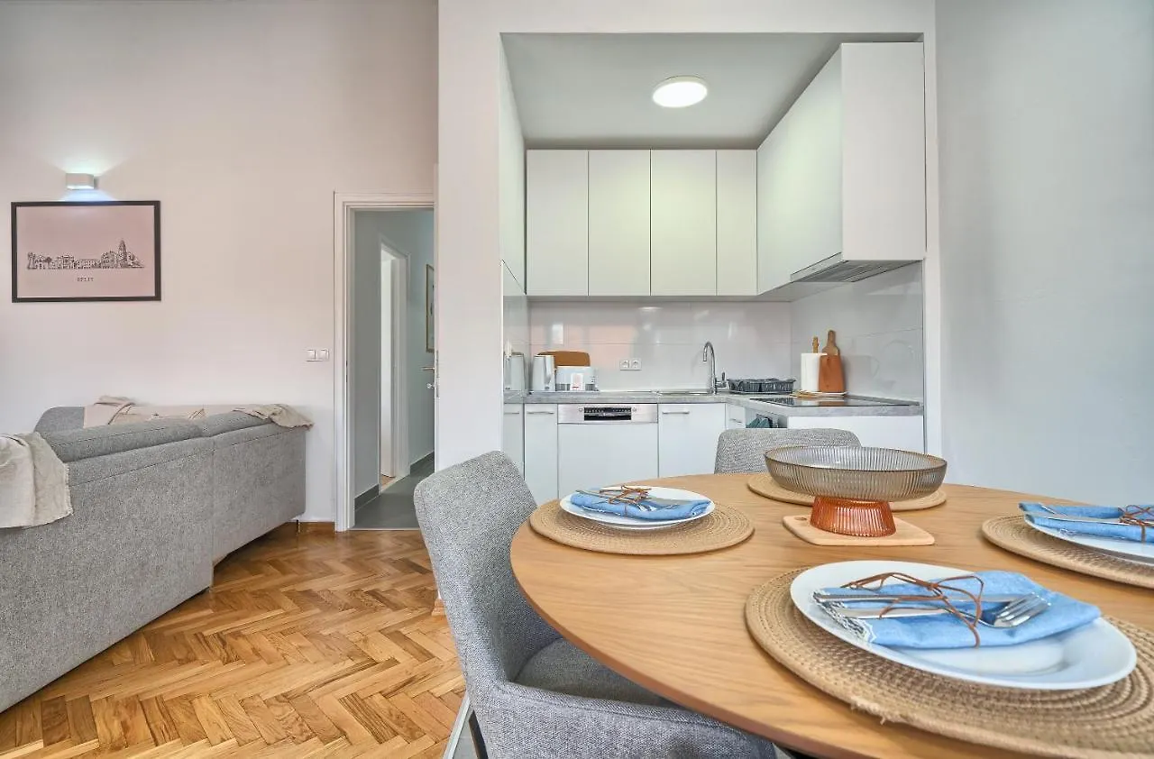 A3 - Luxury Apt W Big Balcony 4 Min Walk To Beach سبليت