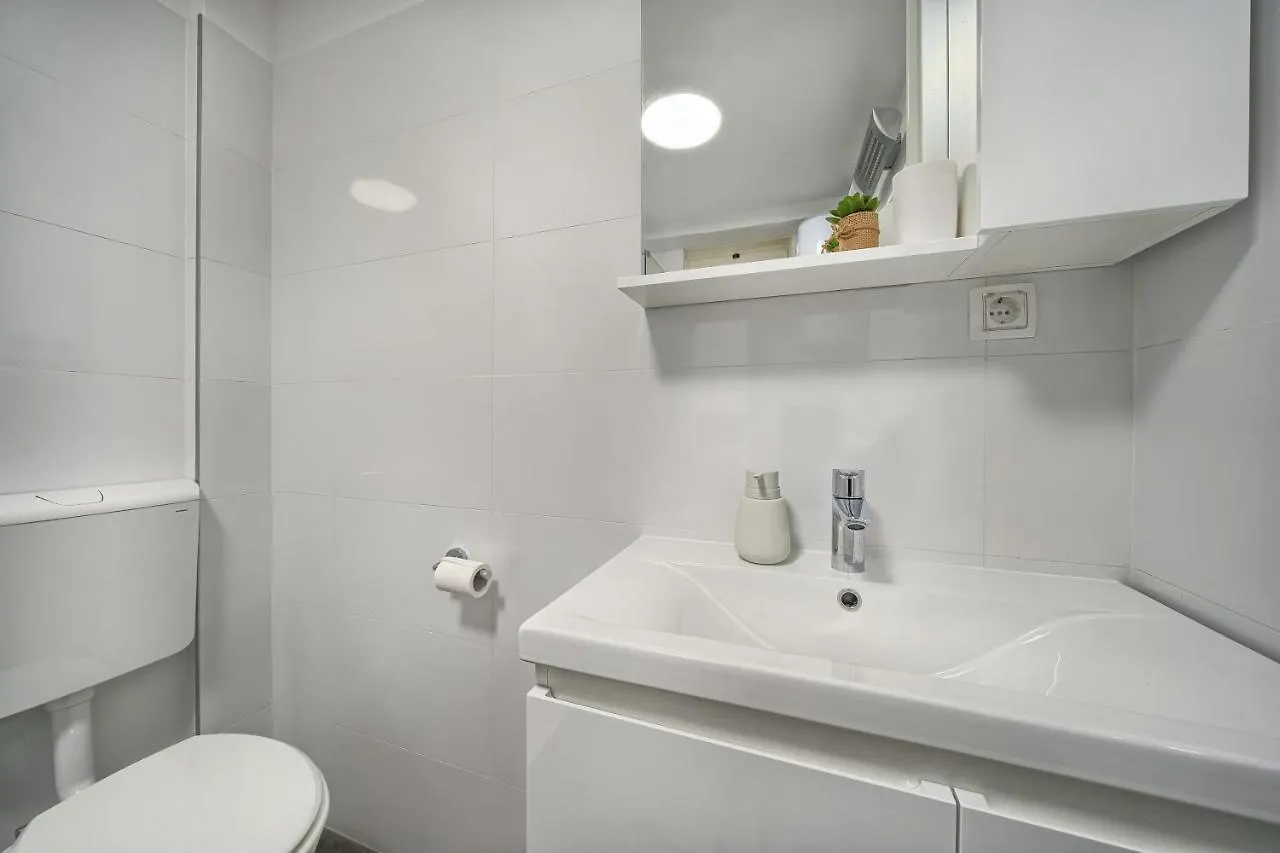 A3 - Luxury Apt W Big Balcony 4 Min Walk To Beach سبليت